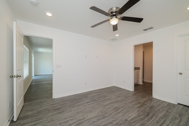 Building Photo - 3 Bedroom Home in Auburndale!