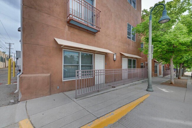 Foto del edificio - 400 Copper Ave NW