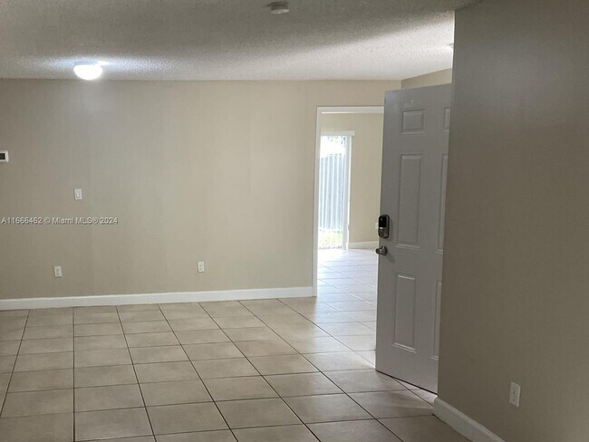 Building Photo - 6853 SW 113th Pl