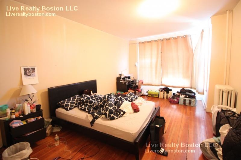 Primary Photo - 1132 Commonwealth Avenue
