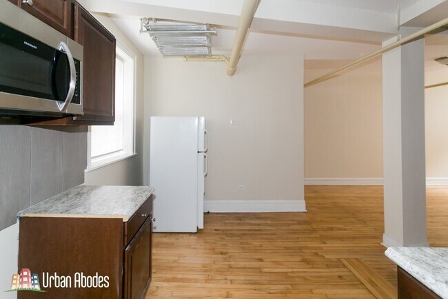 Foto del edificio - 4830 W Addison St