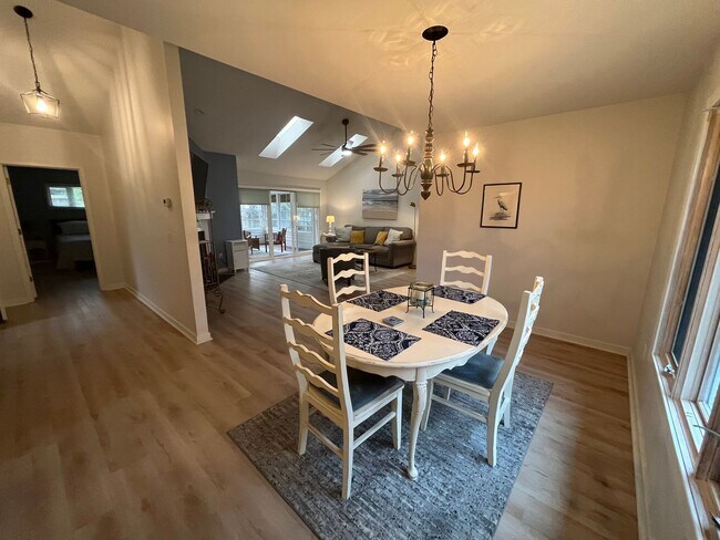 Foto del edificio - 6-month SUMMER rental within minutes of Wrightsville Beach!