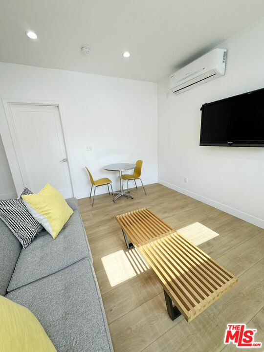 Foto del edificio - 2650 Tilden Ave