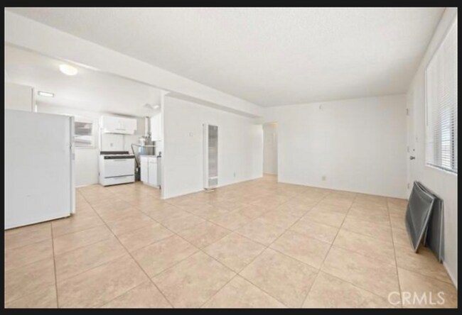 Building Photo - 6560 Sahara Ave