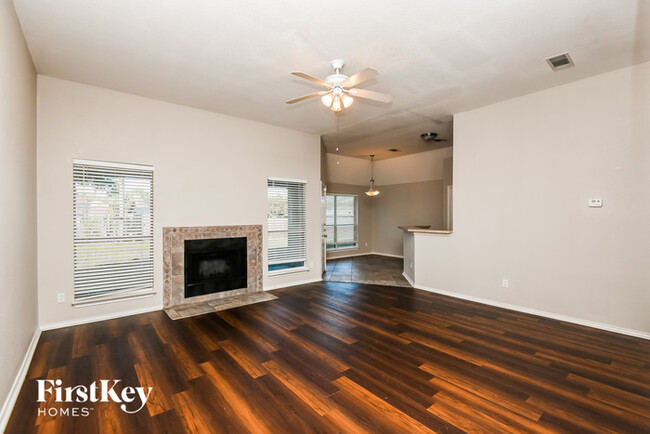 Foto del edificio - 5729 Richardson St