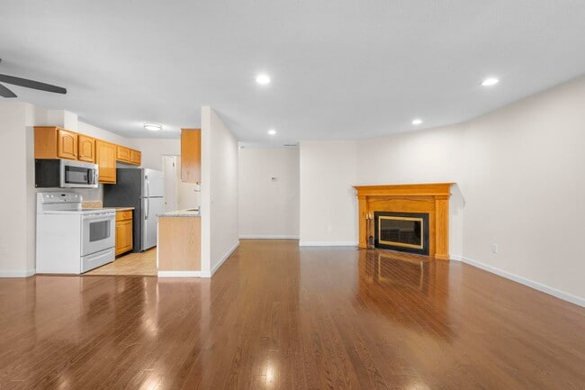 Building Photo - 25 2nd St