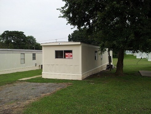Primary Photo - 331 Oak Grove Rd