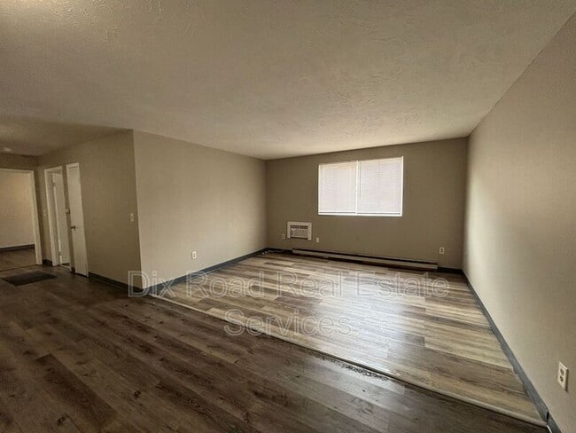 Building Photo - 430 Bellbrook Ave