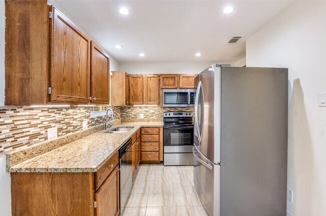 Foto del edificio - 8635 Ashcroft Ave