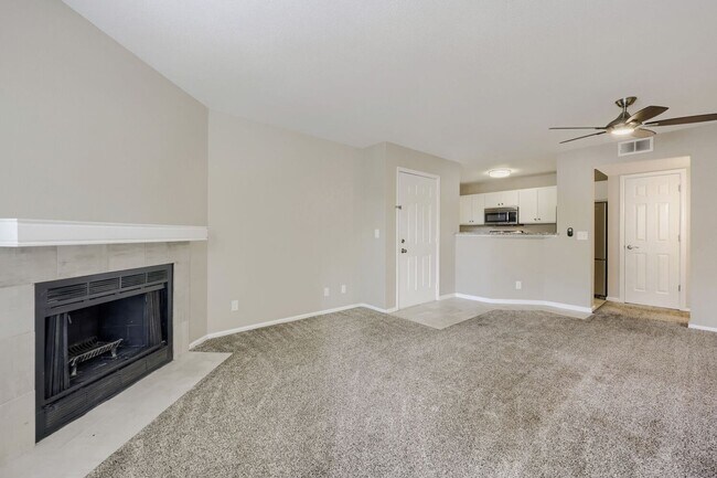 Foto del edificio - SPACIOUS & UPDATED 1BD/1BA Condo- Lakewood, CO! Available NOW!