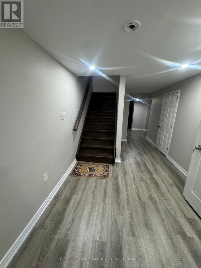 Building Photo - 115 Canlish Rd