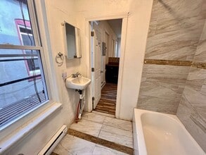 Building Photo - 703 E State St