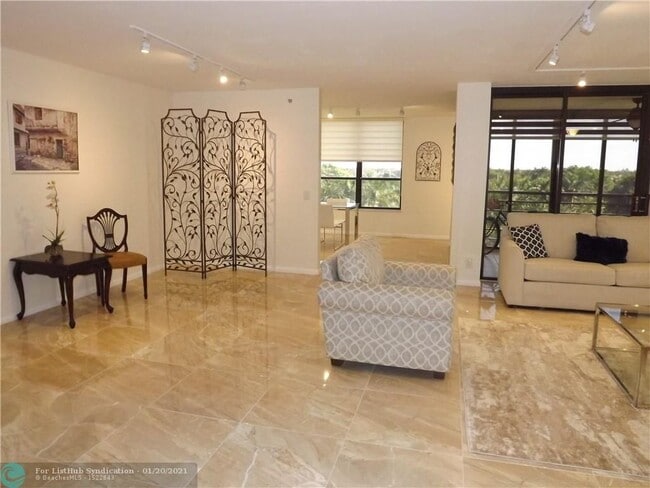 Building Photo - 7568 Regency Lake Dr