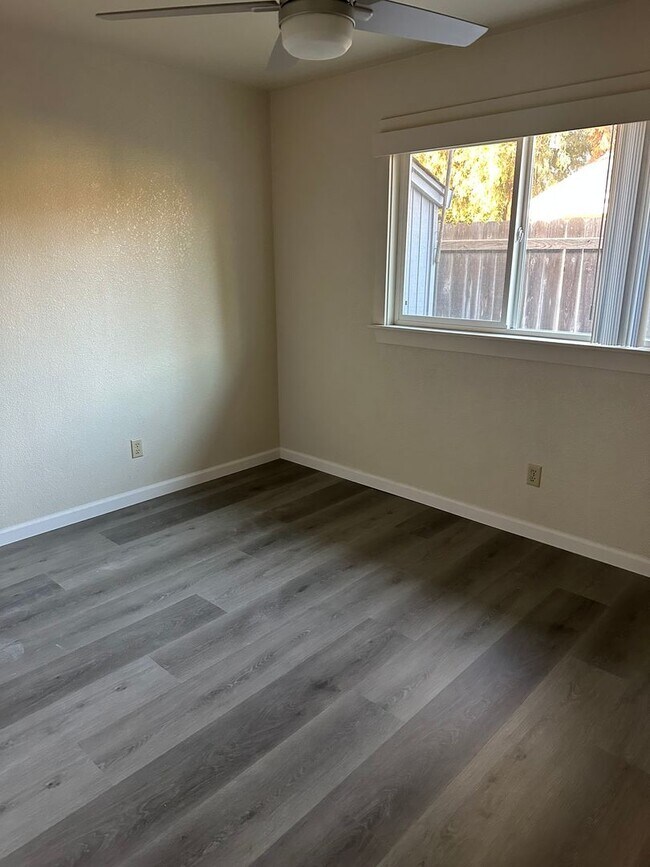 Foto del edificio - 2508 Standiford Ave