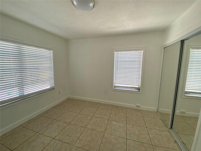 Foto del edificio - 13242 NE 16th Ave