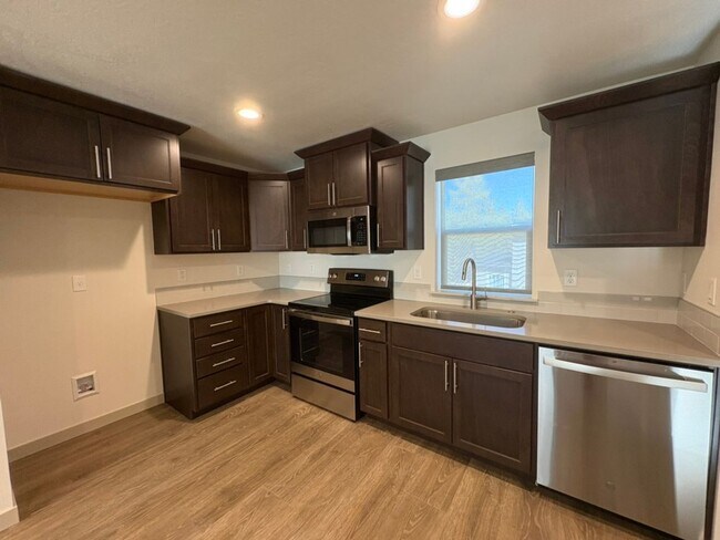 Building Photo - 16488 Carter Ct