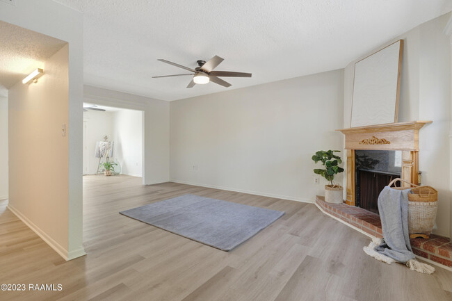 Building Photo - 110 W Bayou Pkwy