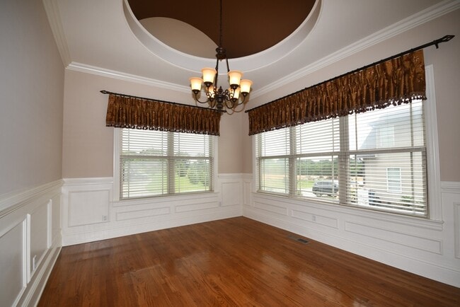 Building Photo - 8751 Seven Lakes Dr