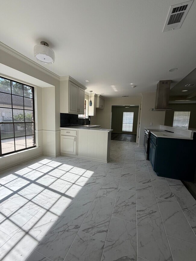 Building Photo - Oak Hills area 3br/2.5 ba house