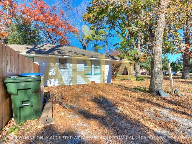 Building Photo - COMING SOON! 2 Bed/2 Bath Duplex Super Clo...