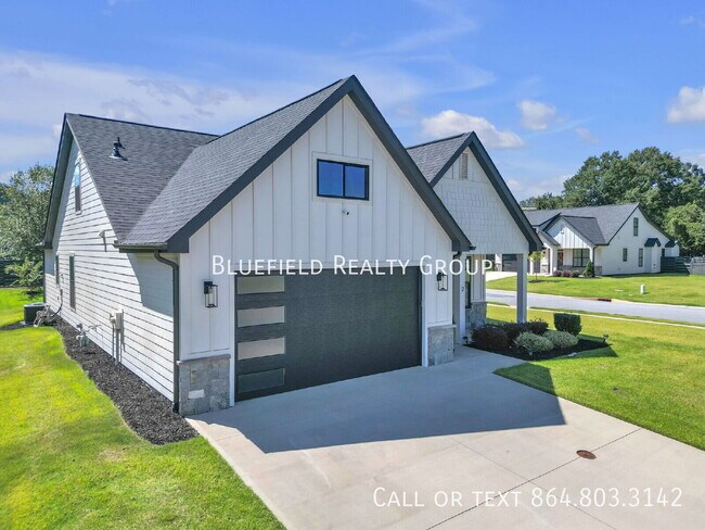 Building Photo - 2 Winding Rock Rd
