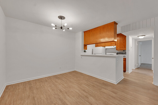 Dining area - 5700 Etiwanda Ave