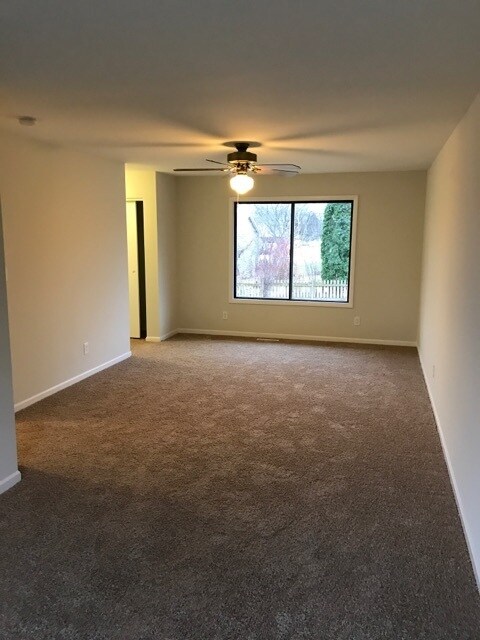 Foto del edificio - Spacious 3 bedroom 2 bath home