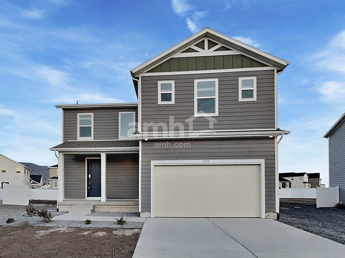 Primary Photo - 1152 E Caitlyn St