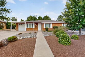 Building Photo - 2020 Hendola Dr NE
