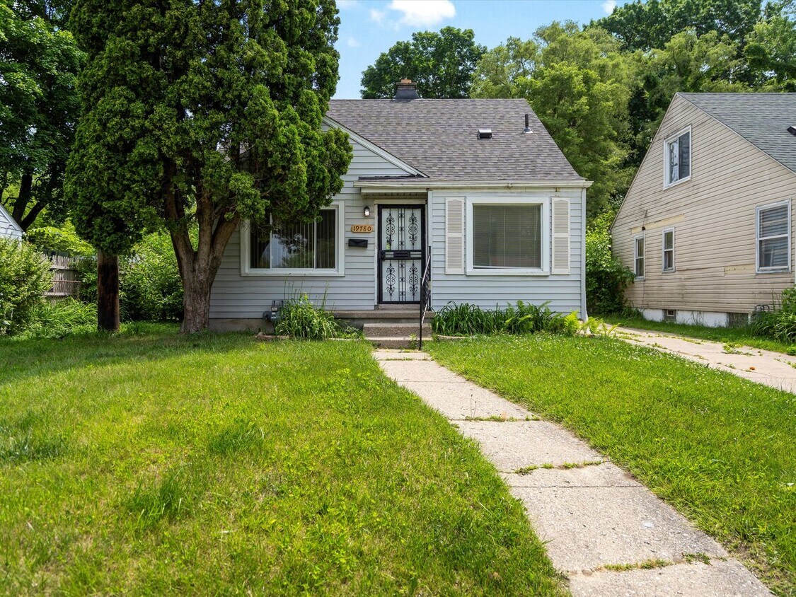 Foto principal - 19780 Blackstone St