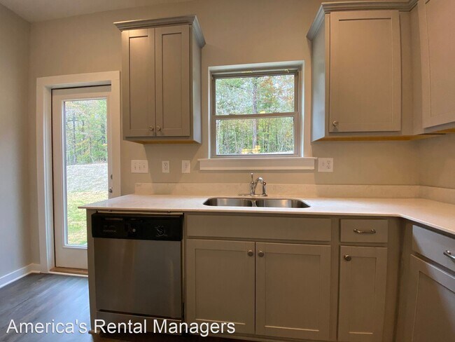 Building Photo - 4 br, 3 bath House - 7935 St. James Drive