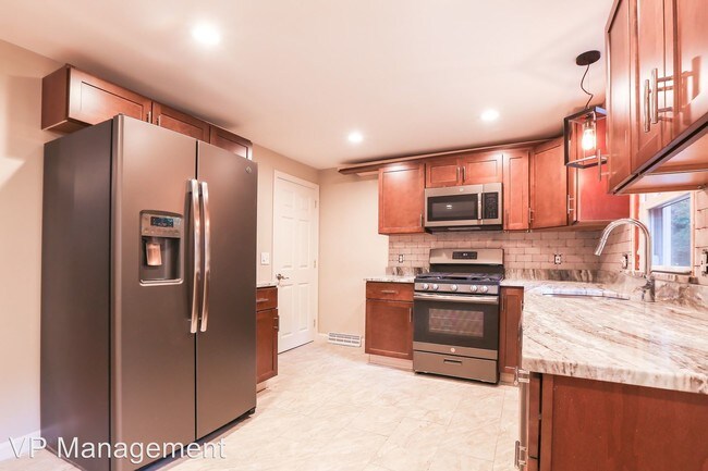 Building Photo - 4 br, 1.5 bath House - 32 Maryland St