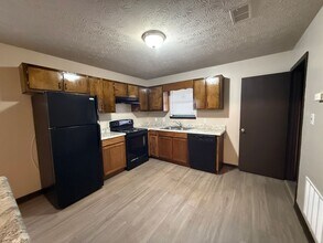 Building Photo - 212 Nicole Cir