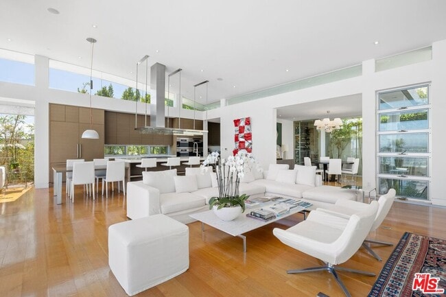 Foto del edificio - 1476 Blue Jay Way