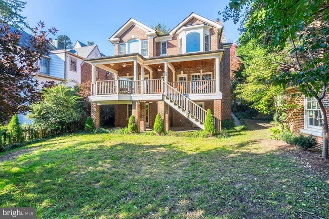 Foto del edificio - 4921 30th Pl NW