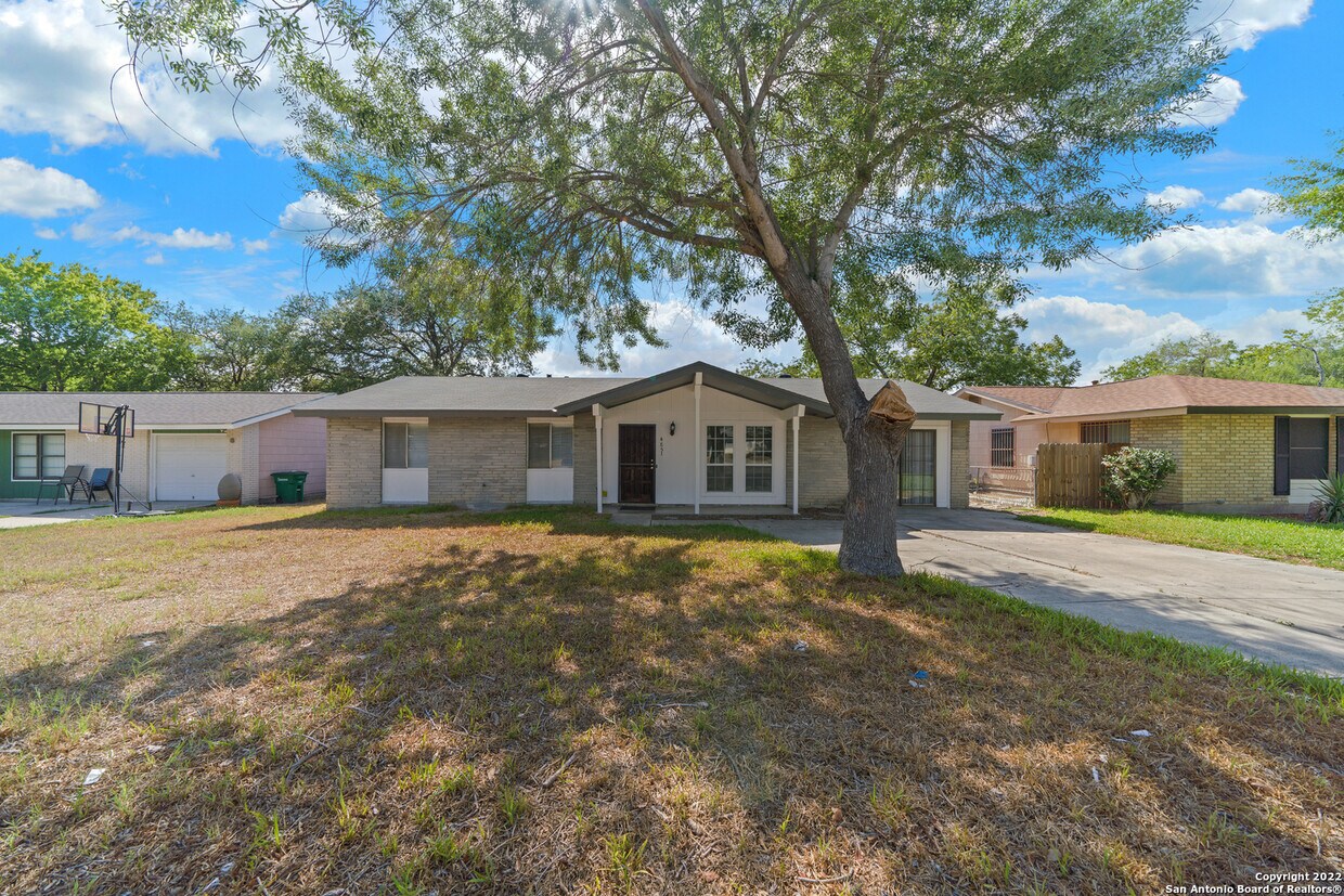 Foto principal - 4851 Castle Arms Dr