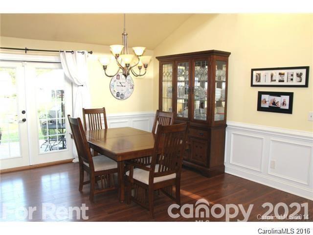 Foto del edificio - 12324 Charing Grove Ln