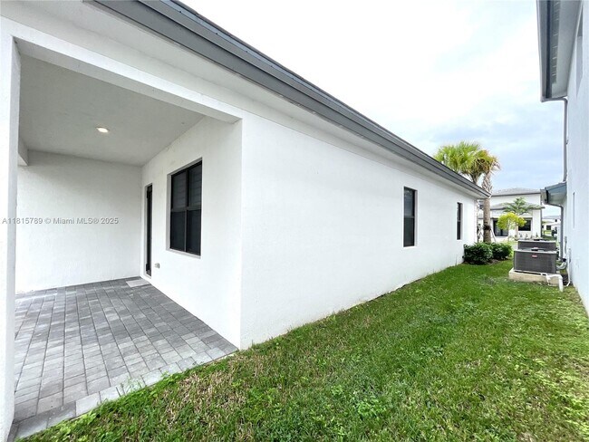 Building Photo - 4506 SW 174th Ave