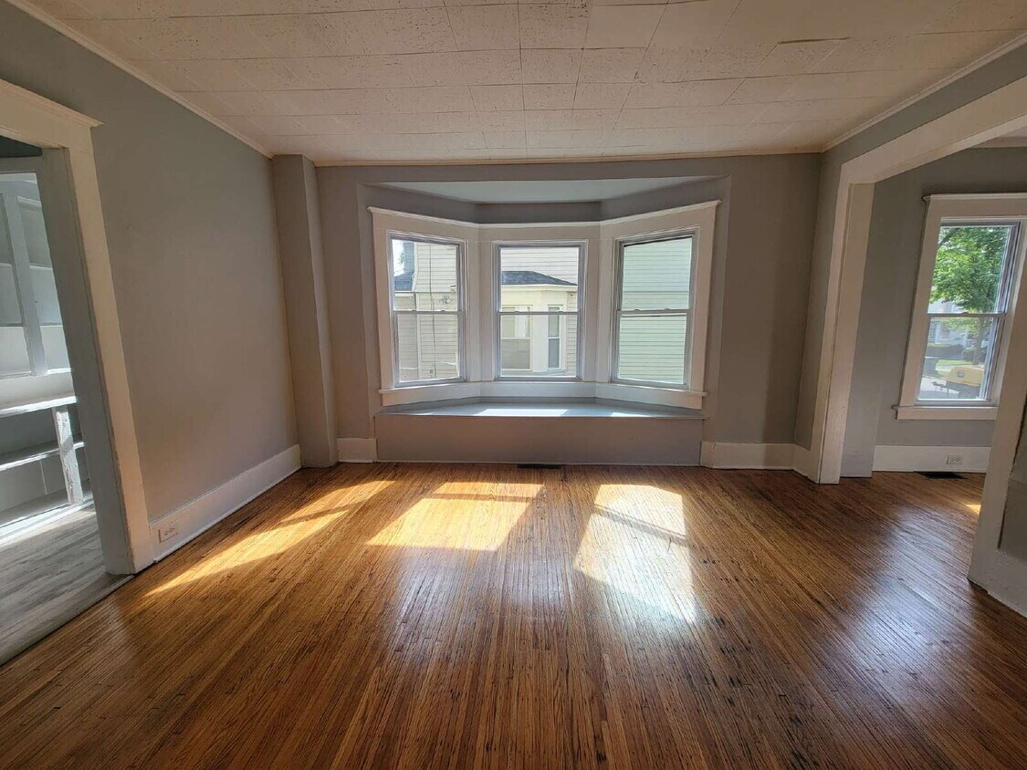 Foto principal - 3 Bedroom- Prime Rochester Location