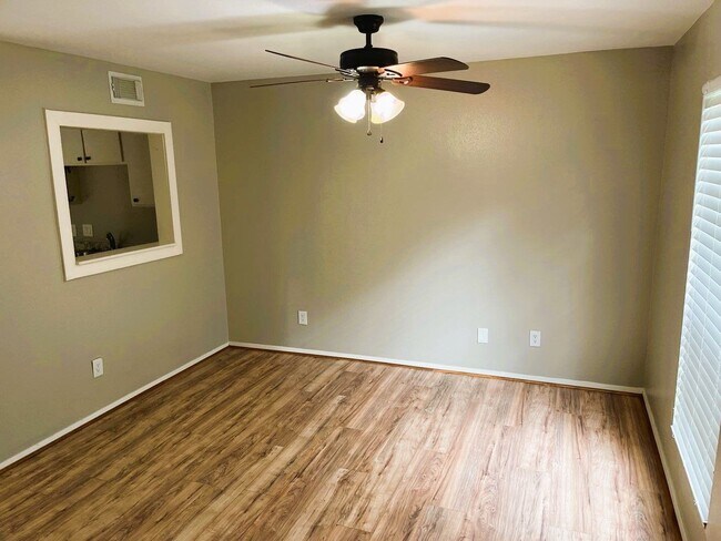 Building Photo - 9012 Vogue