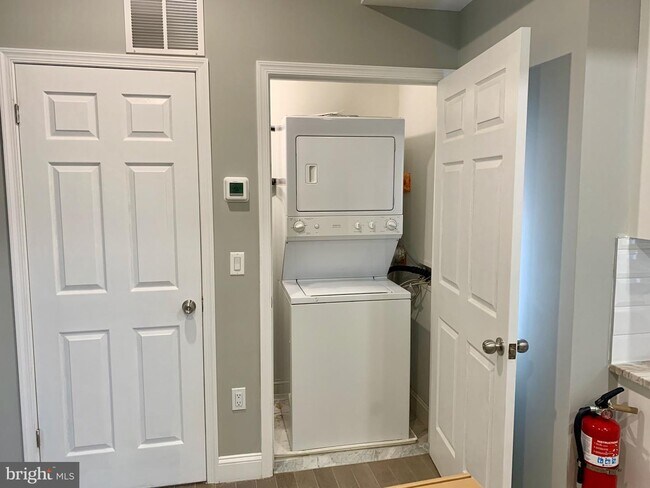 Foto del edificio - 216 Buckingham Pl