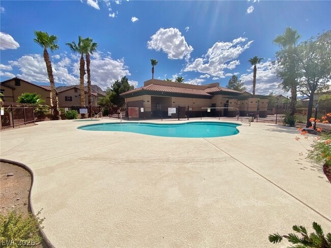 Building Photo - 1060 Paradise Coach Dr