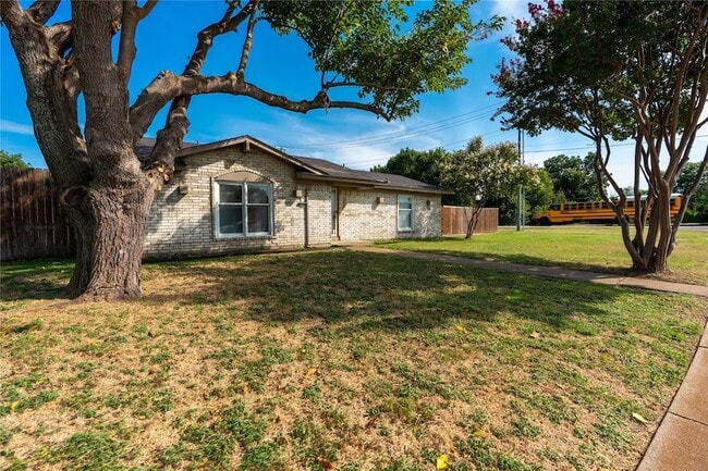 Building Photo - 902 Toyah Creek Ln