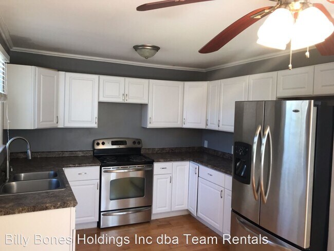 Foto del edificio - 3 br, 1 bath House - 110 Banks Street