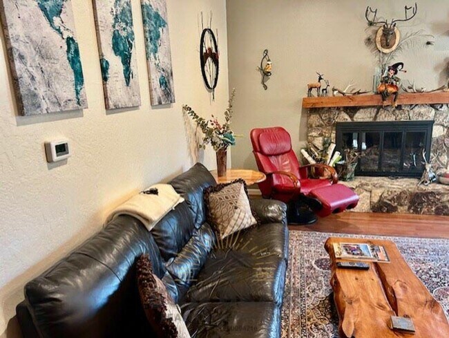 Foto del edificio - Adorable 2 Bedroom - Central Incline! 1 Do...