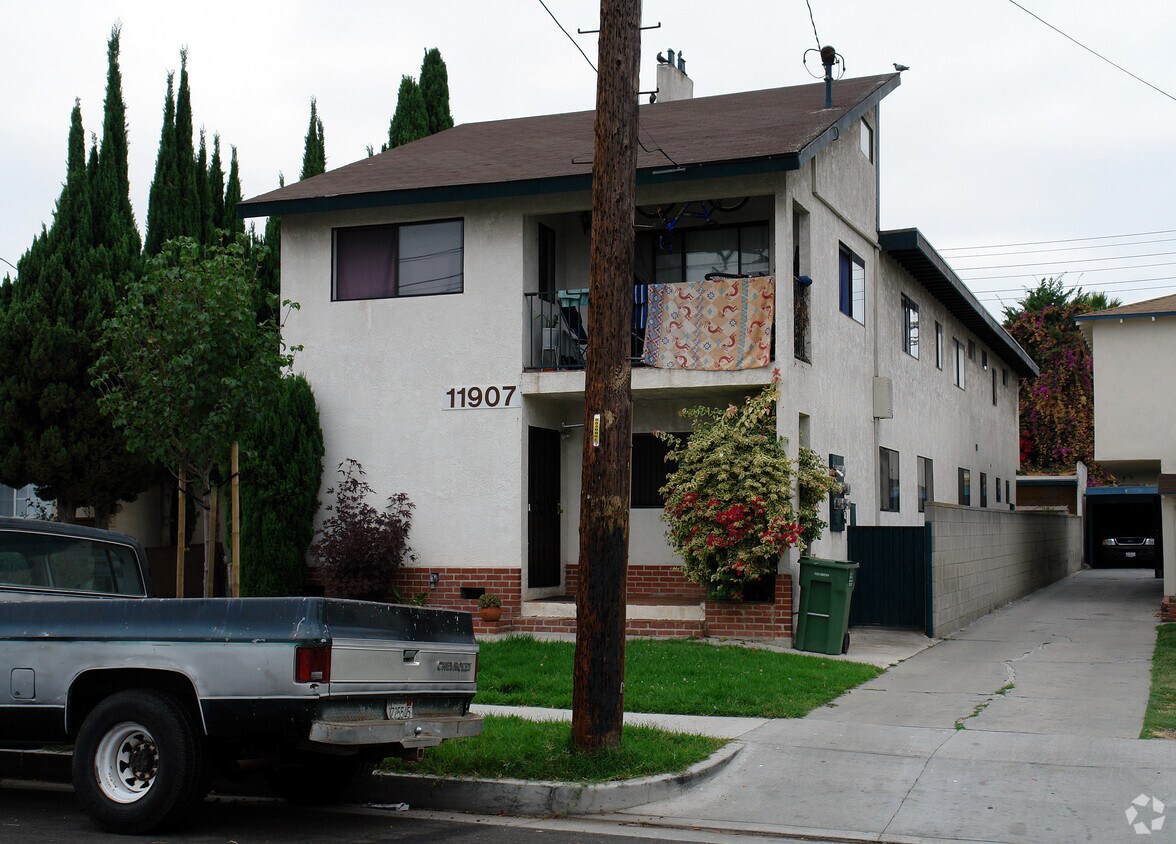 Primary Photo - 11907 Gale Ave