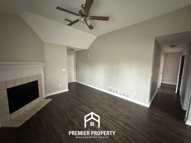 Photo - 3-Bedroom Single-Family Home for Rent in Memphis, TN - Vaulted Ceilings, Fireplace & Fenced Yard