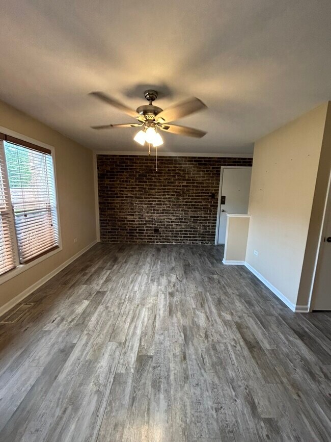 Foto del edificio - 18515 Harwood Ave
