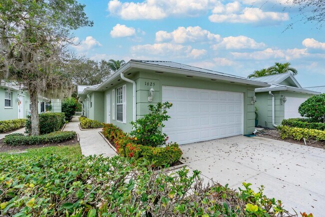 Foto del edificio - 1625 SW Waterfall Blvd