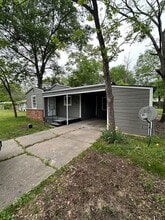Building Photo - 106 Circle Dr